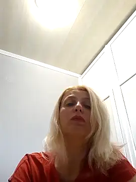 MiaLove183 online show from 7, 6, 2026