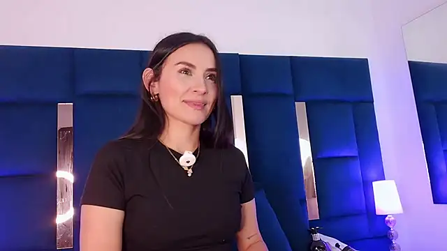 velvetlunaa  online show from 6, 6, 2026