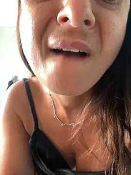 Supremegirlvibes online show from 28, 6, 2026