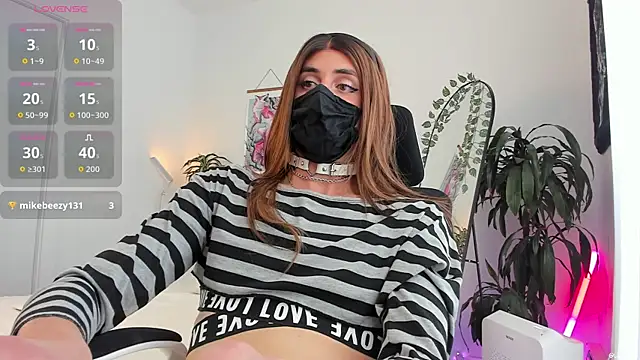 Snapshot of LilyReina chatting on 2, 6, 2026 LilyReina online show from 2, 6, 2026