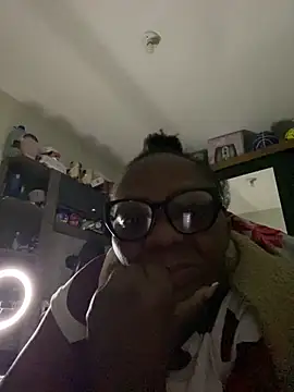 BoobsQueeen online show from 3, 6, 2026
