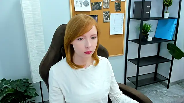 CherryCrushLove online show from 6, 5, 2026