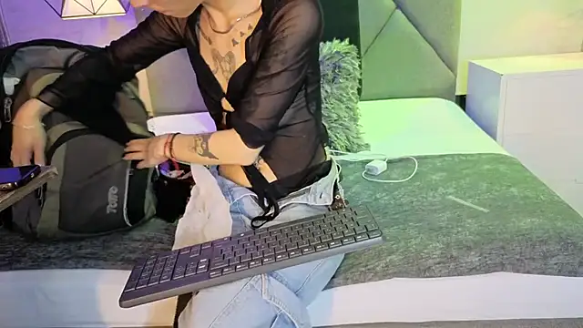 lhiamfitt10 online show from 15, 6, 2026
