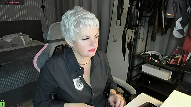 Linda Zef1r online show from 19, 4, 2026