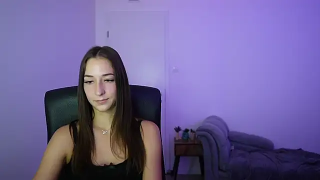 Crystalbrunette18 online show from 27, 6, 2026