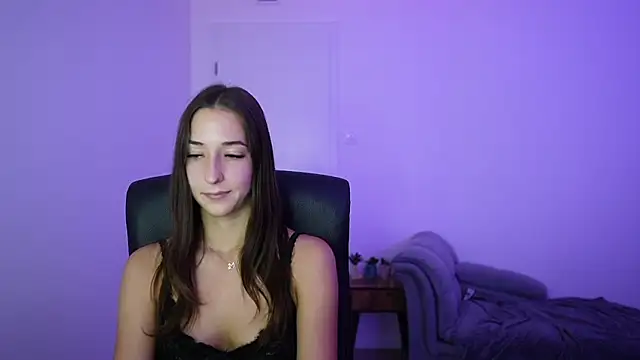 Crystalbrunette18 online show from 28, 6, 2026
