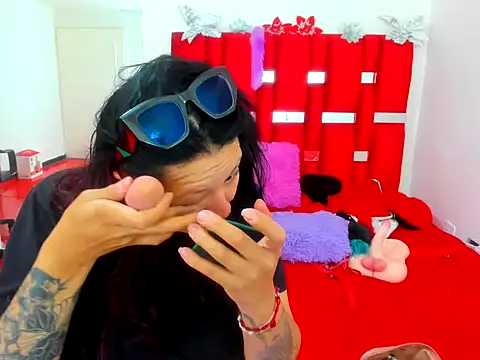 scarlett red 1 online show from 23, 5, 2026