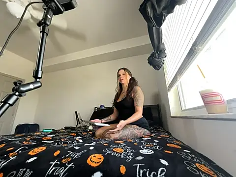 Tattedphoenix online show from 27, 6, 2026