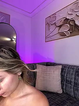 Snapshot of AmyRusso chatting on 23, 4, 2026 AmyRusso online show from 23, 4, 2026