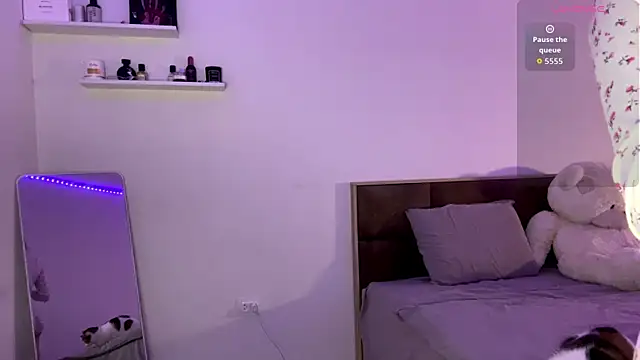 SophieLaine online show from 29, 4, 2026