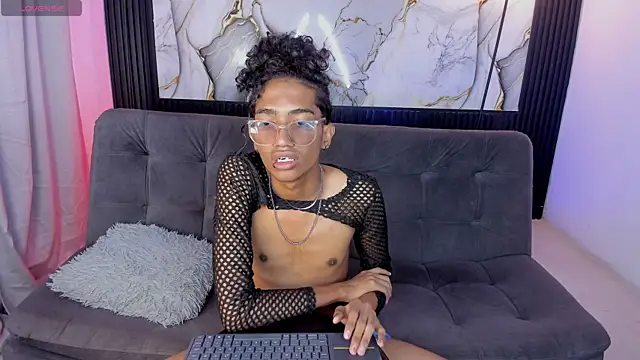 triiangel latinboy online show from 23, 5, 2026