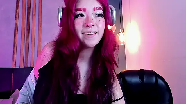 Snapshot of Leah_cherry chatting on 9, 6, 2026 Leah cherry online show from 9, 6, 2026