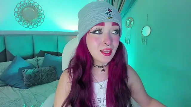 Snapshot of Leah_cherry chatting on 25, 6, 2026 Leah cherry online show from 25, 6, 2026