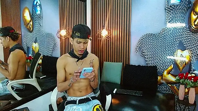 Skinny cute Alyer online show from 8, 7, 2026