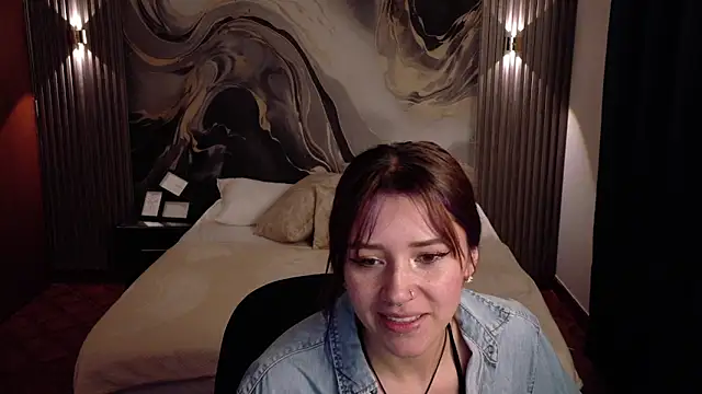 Snapshot of Emily_Cherry_ chatting on 7, 5, 2026 Emily Cherry online show from 7, 5, 2026