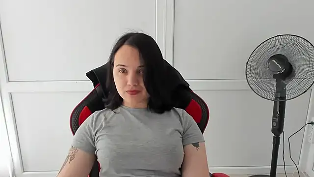 Caroline cutte online show from 10, 6, 2026