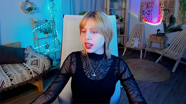Snapshot of VivienneHebert chatting on 24, 4, 2026 VivienneHebert online show from 24, 4, 2026