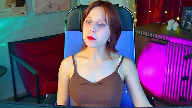 Snapshot of VivienneHebert chatting on 17, 5, 2026 VivienneHebert online show from 17, 5, 2026