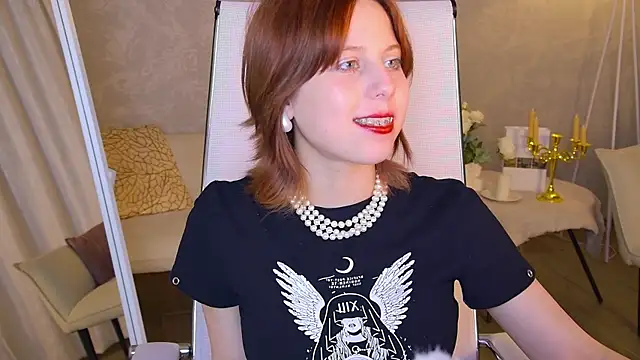 Snapshot of VivienneHebert chatting on 19, 5, 2026 VivienneHebert online show from 19, 5, 2026