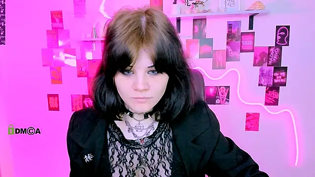 nikki kiss  online show from 1, 5, 2026