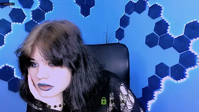 nikki kiss  online show from 7, 5, 2026
