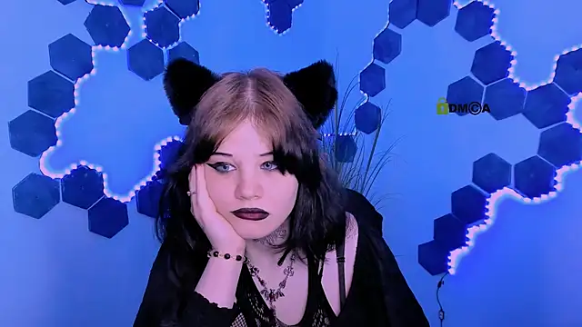 nikki kiss  online show from 20, 5, 2026