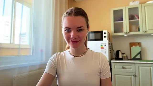 Snapshot of doana_bebriti chatting on 28, 4, 2026 doana bebriti online show from 28, 4, 2026