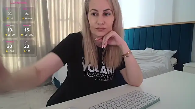 AdellynRose online show from 20, 6, 2026