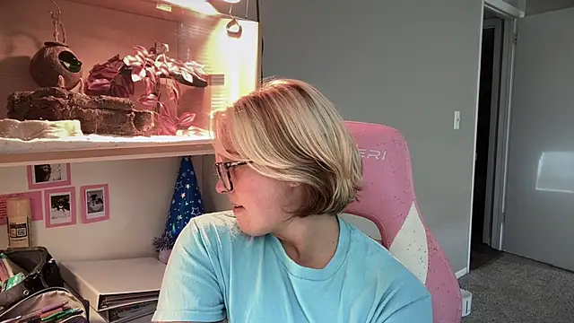 MUSCLEMOMMY1365 online show from 14, 6, 2026