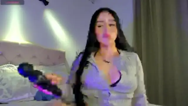 holly444  online show from 23, 5, 2026