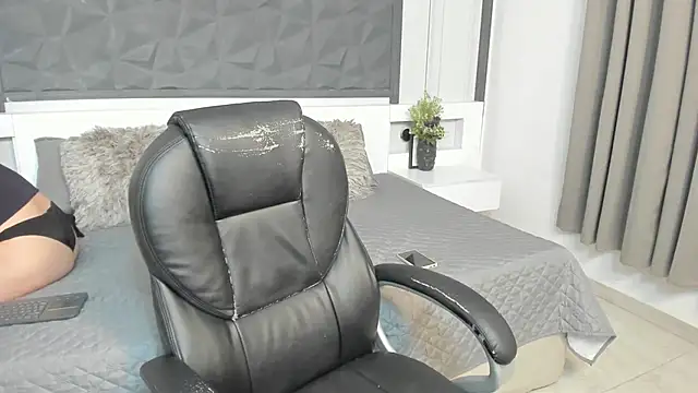 sophia blade  online show from 10, 5, 2026