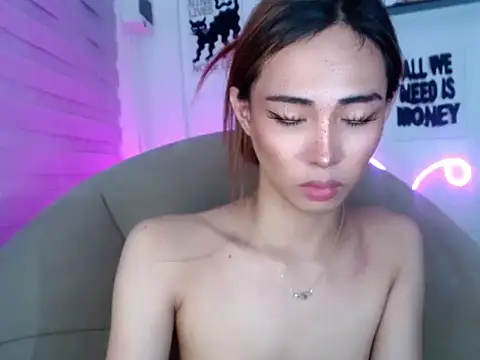 UrHolyBody online show from 25, 4, 2026