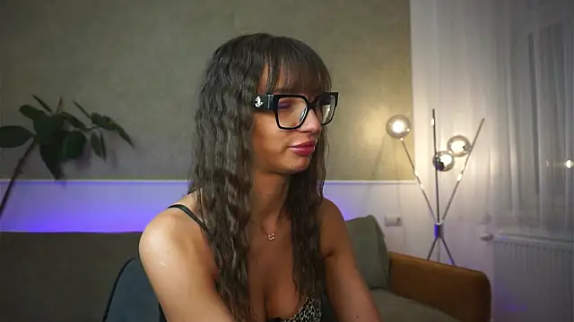 Brunette Baby online show from 25, 5, 2026