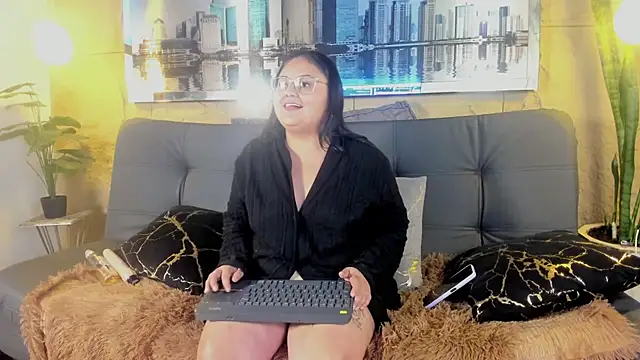 Luna  Cortez online show from 5, 6, 2026