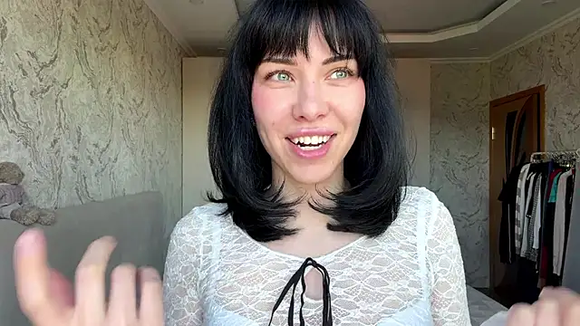 LuisaAlconcel online show from 28, 4, 2026