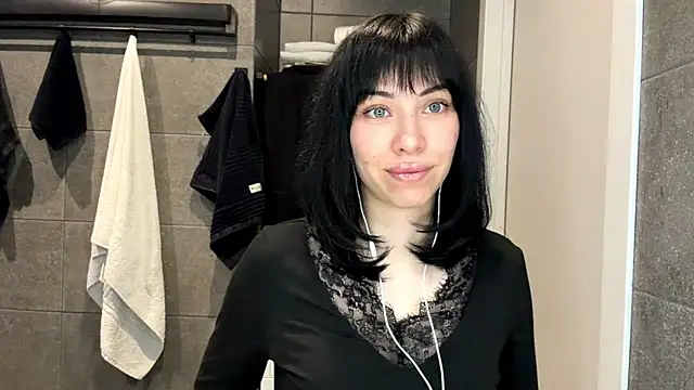 LuisaAlconcel online show from 5, 5, 2026