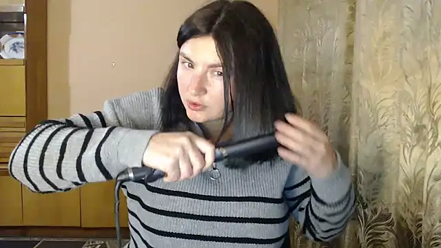Snapshot of AlinaxJames chatting on 21, 4, 2026 AlinaxJames online show from 21, 4, 2026
