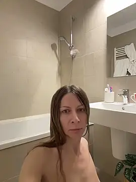 Snapshot of Mira_Luna chatting on 6, 5, 2026 Mira Luna online show from 6, 5, 2026