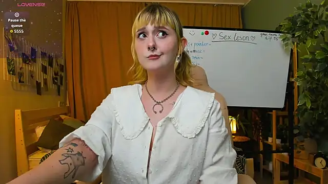 Emma Thomps online show from 7, 5, 2026