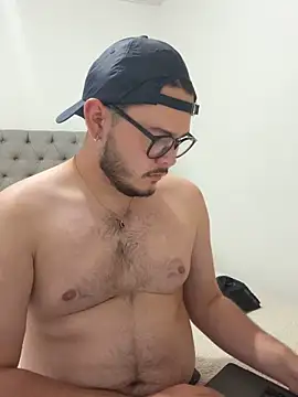Snapshot of SubBoy_bear chatting on 24, 4, 2026 SubBoy bear online show from 24, 4, 2026