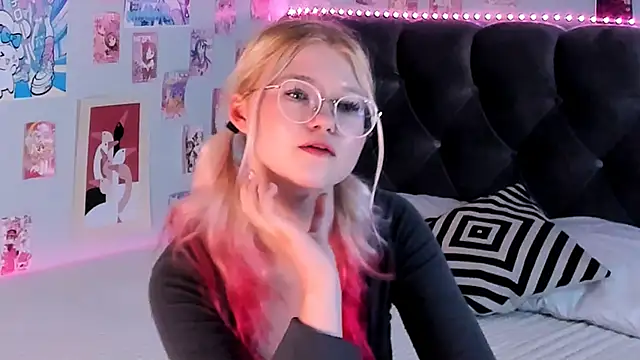 LunariaFox online show from 31, 5, 2026