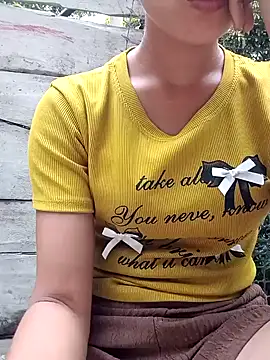 Snapshot of Rosie_LoveUU chatting on 10, 6, 2026 Rosie LoveUU online show from 10, 6, 2026