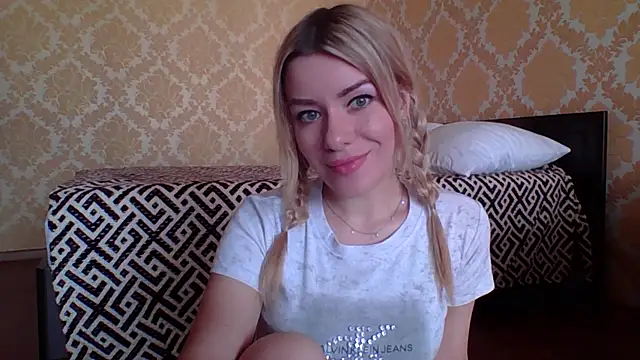 Softy Aura  online show from 28, 5, 2026