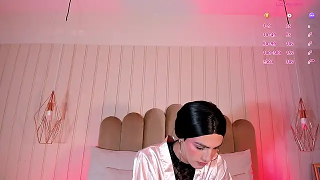 nicki-west online show from 9, 6, 2026