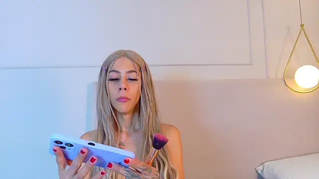 ZoeyPetit online show from 8, 5, 2026