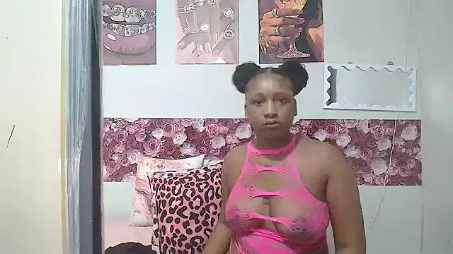Snapshot of EnchantingLisa chatting on 13, 5, 2026 EnchantingLisa online show from 13, 5, 2026