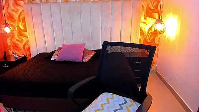 ChloeSmith9 online show from 13, 6, 2026