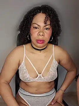 Cassandra em  online show from 7, 5, 2026