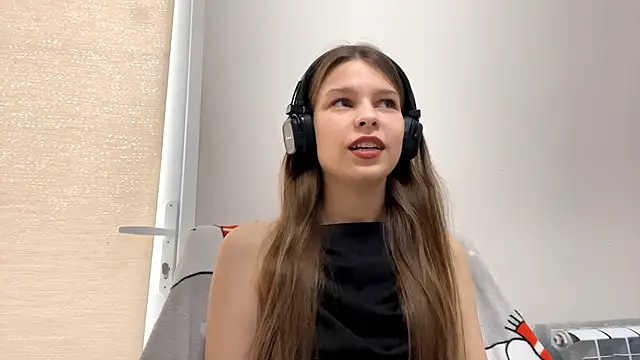 SerafinaAreizaga online show from 12, 6, 2026