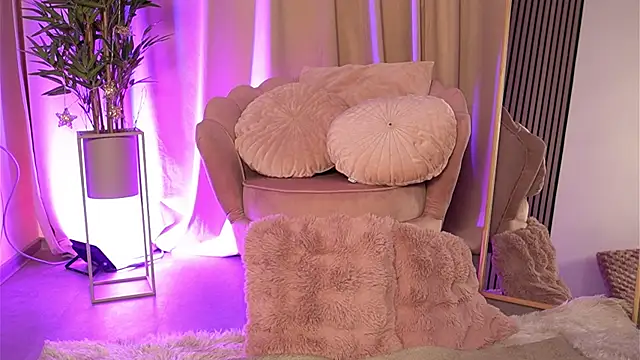 Kira Krush online show from 22, 6, 2026